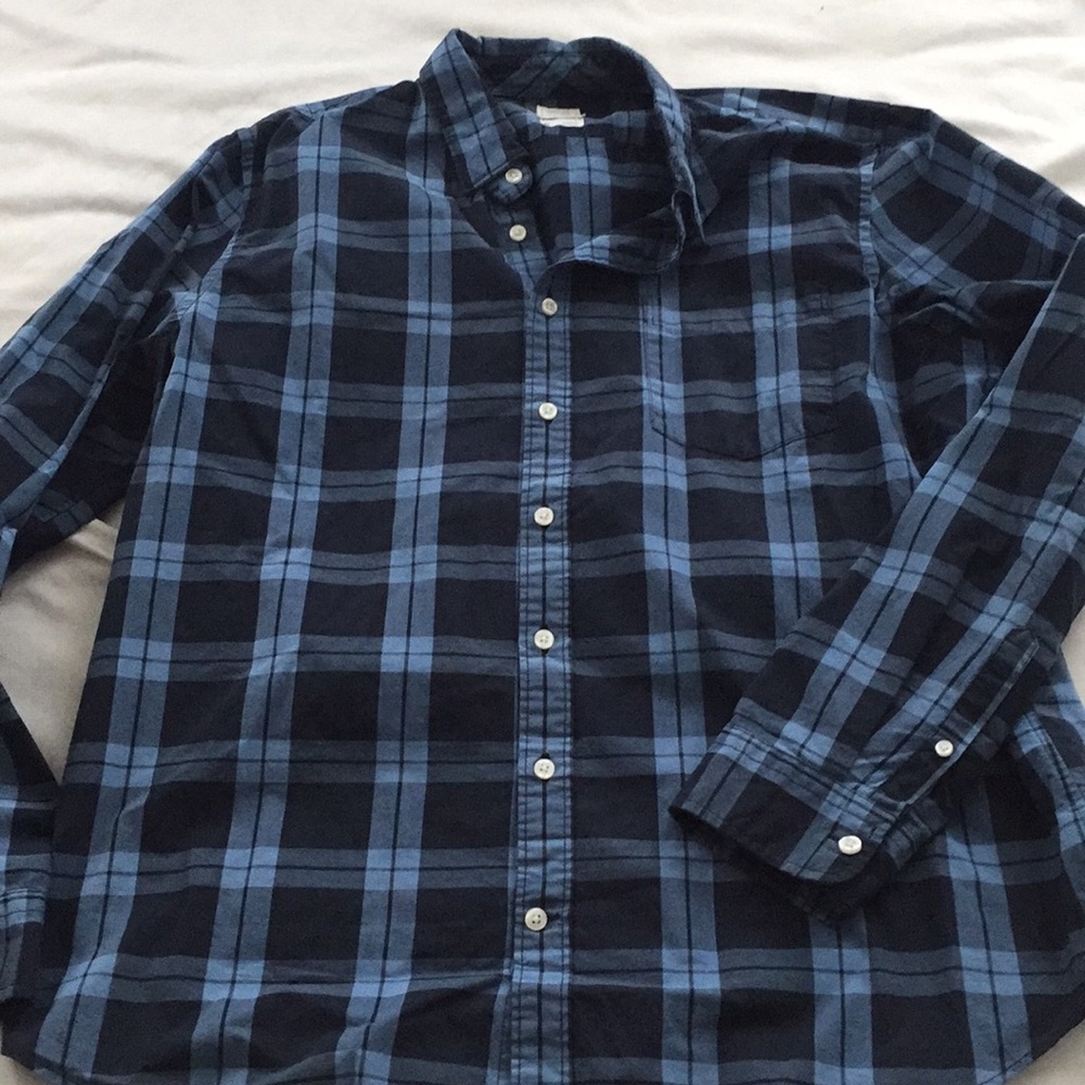 Men’s GAP XL blue plaid button down shirt